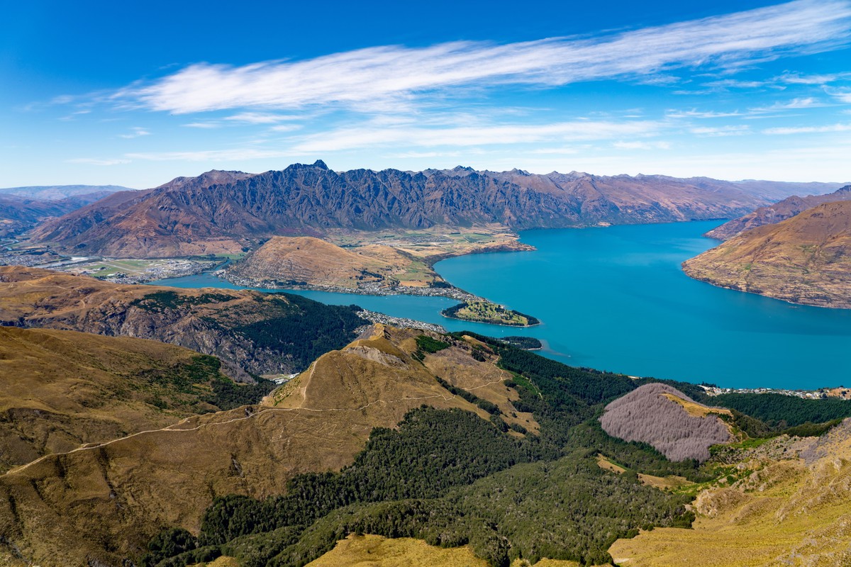 Moving to New Zealand from the UK: which visa route applies